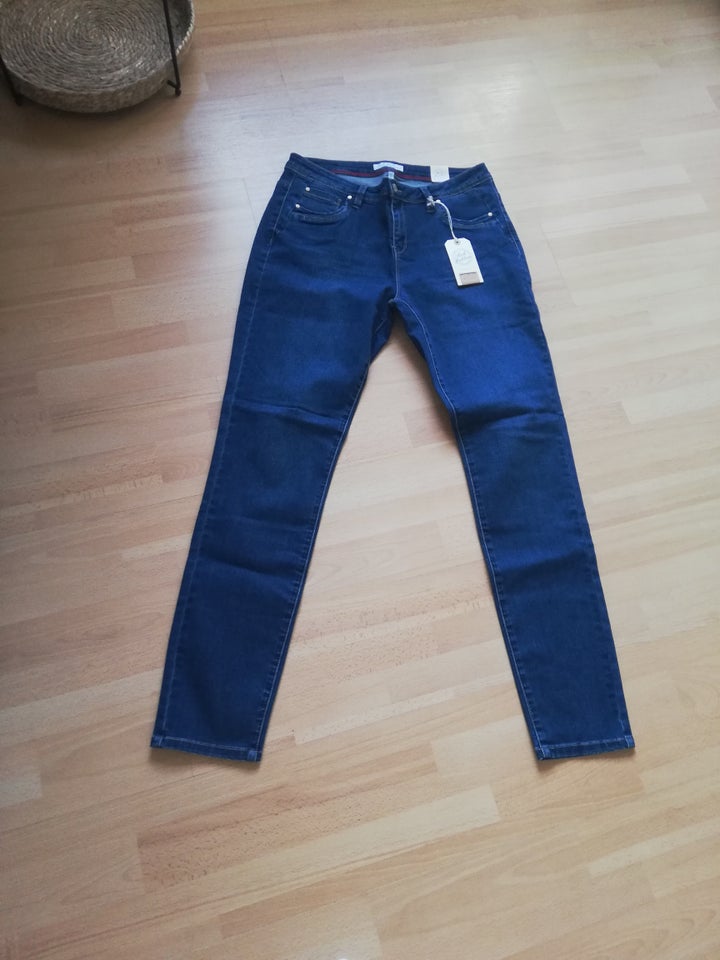 Jeans, Red button, str. 42