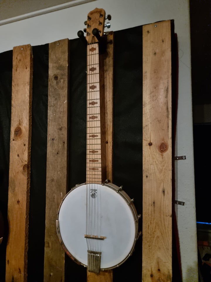 Guitarbanjo, andet mærke Deering