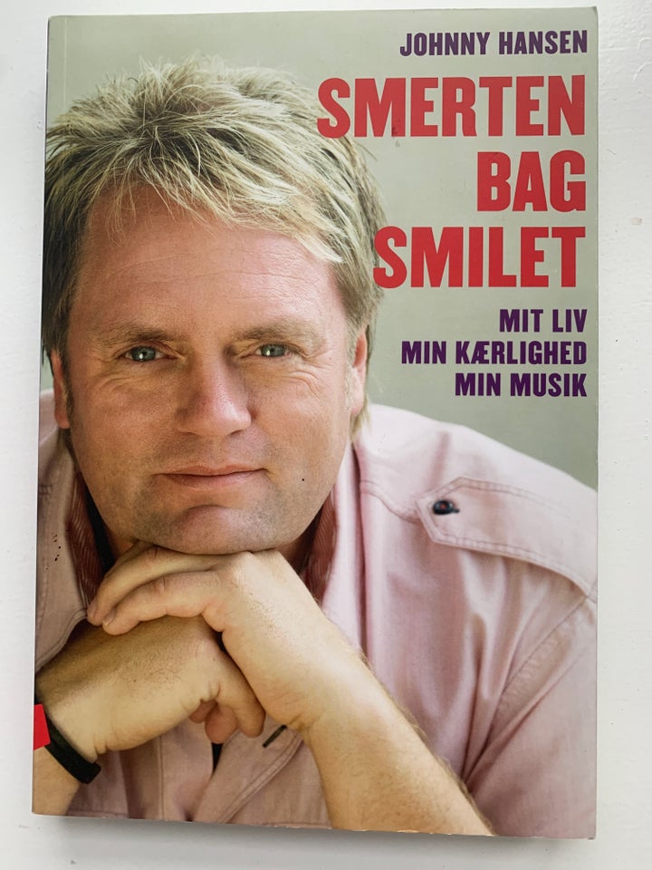 Smerten bag smilet, Johnny Hansen