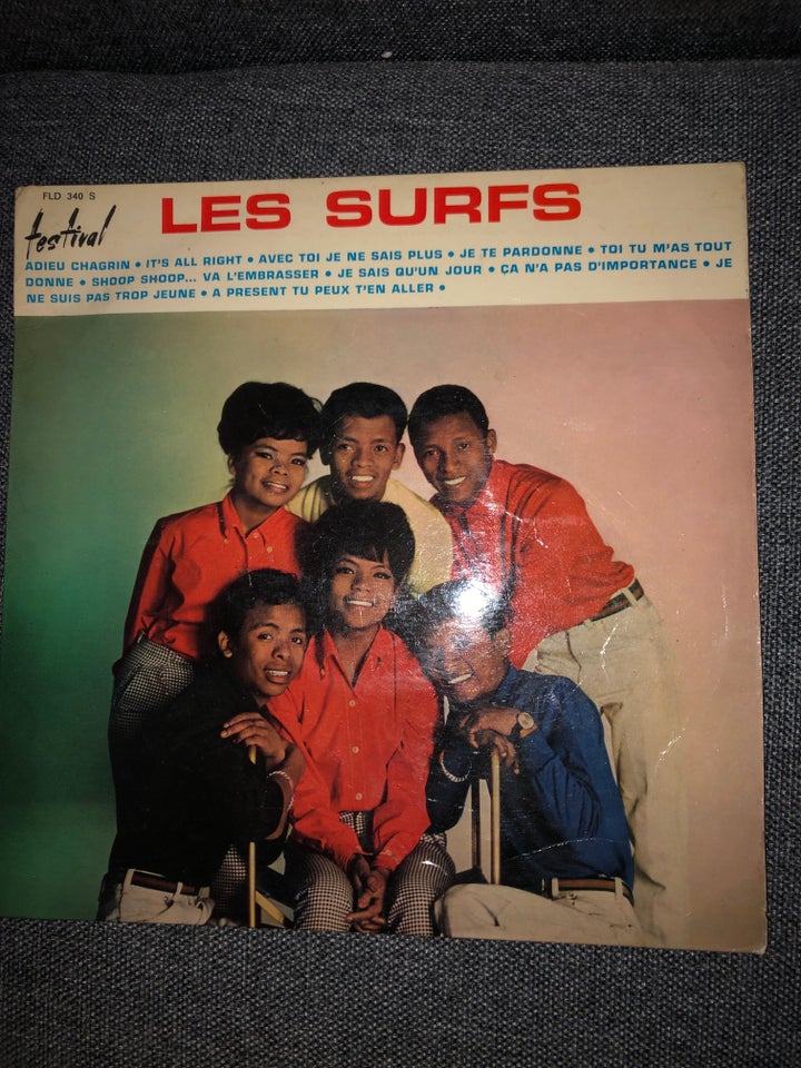 LP, Les surfs