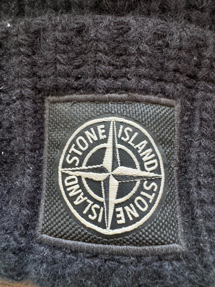 Hue, Stone Island, Sort