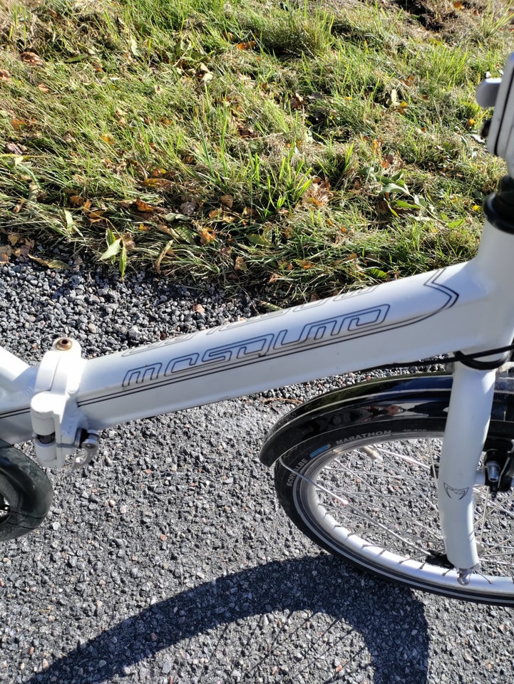 Foldecykel. Letvægt i alum....