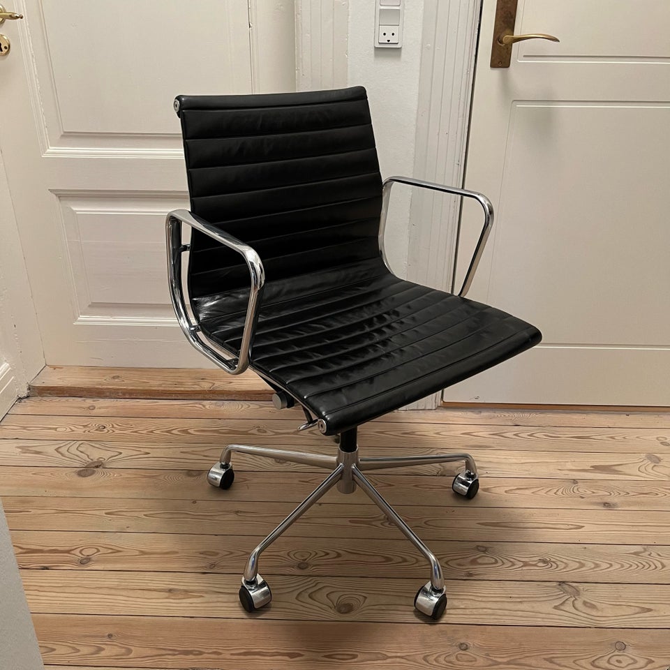 Eames EA 117 Kontorstol