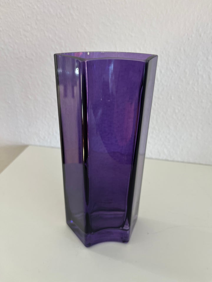 Flot lilla glas vase 19 cm