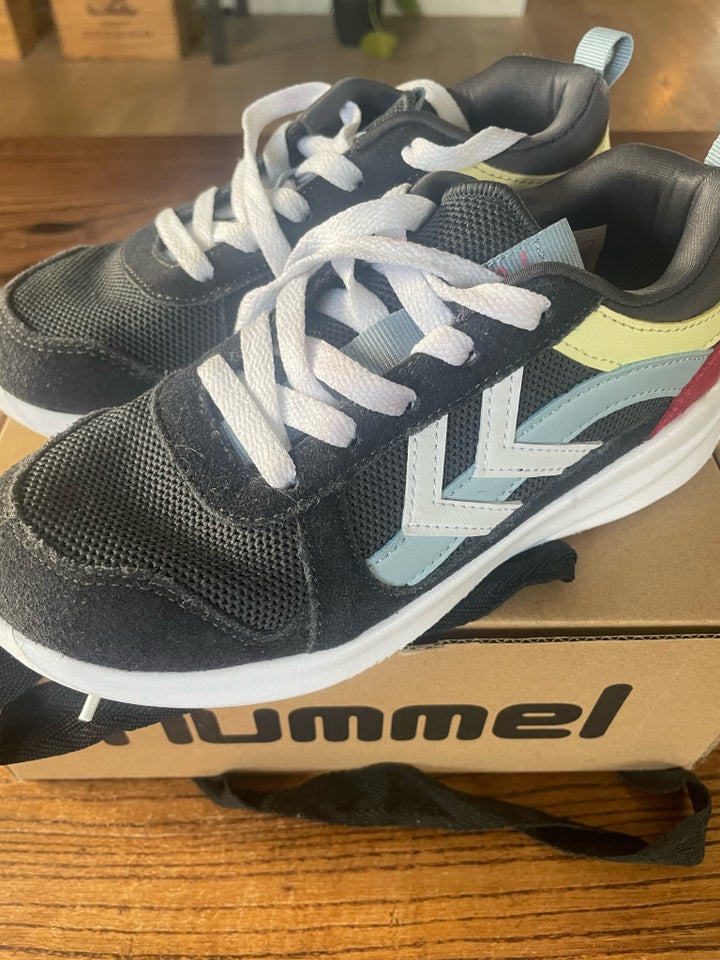 Sneakers str 33 Hummel