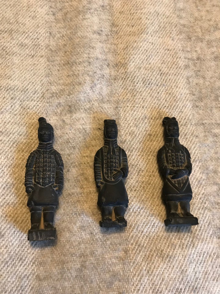 3 figurer Keramik/terracotta