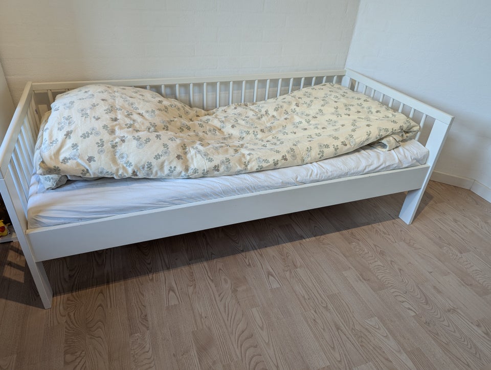 Enkeltseng, IKEA, b: 76 l: 166 h: 58