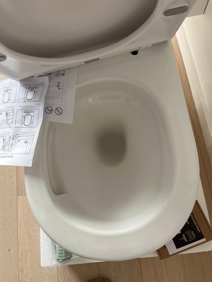 Toilet, væghængt