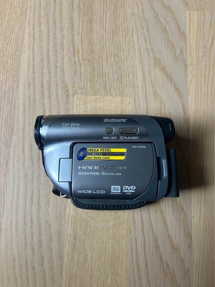 SONY DCR-DVD205 PAL DVD CAMCORDER,