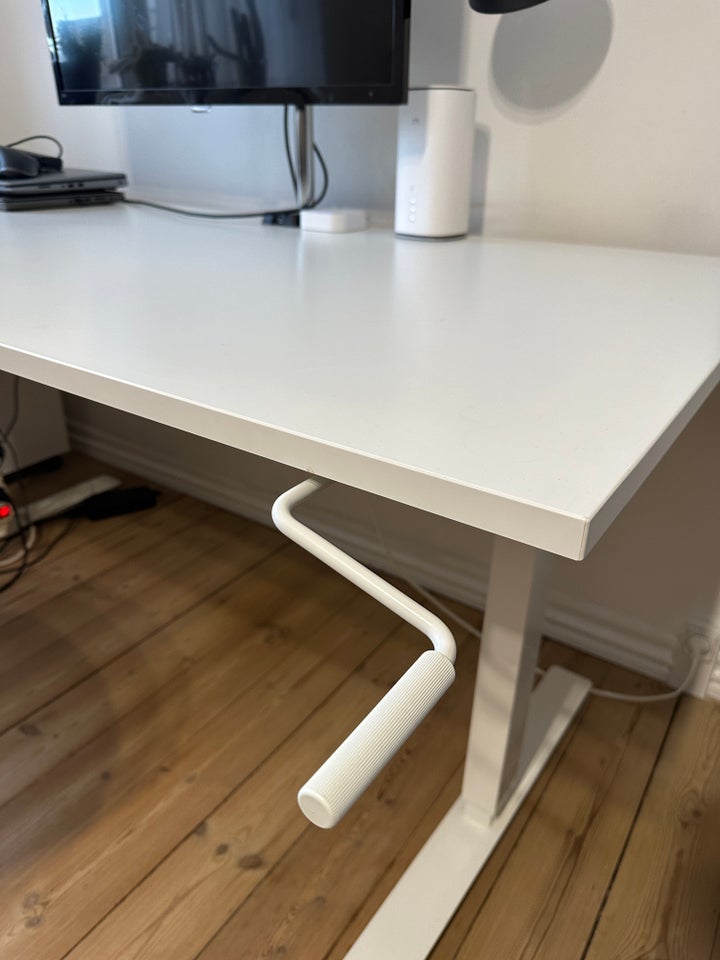 Skrivebord IKEA TROTTEN b: 160 d: