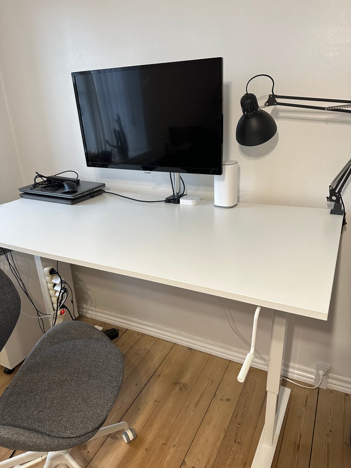 Skrivebord IKEA TROTTEN b: 160 d: