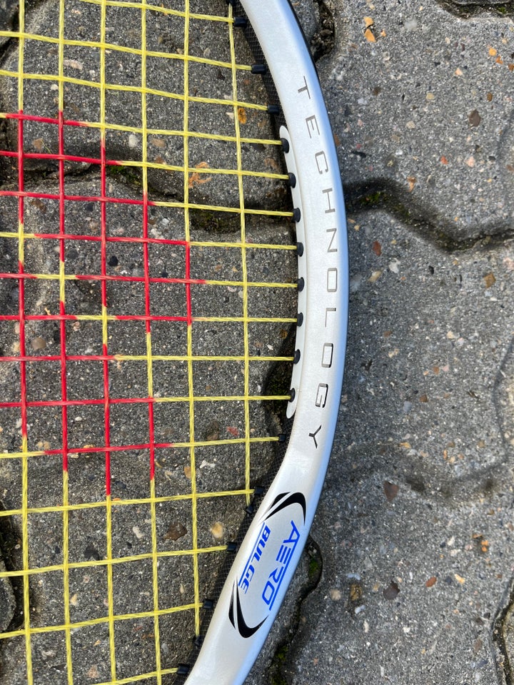 Tennisketsjer, Techno Pro