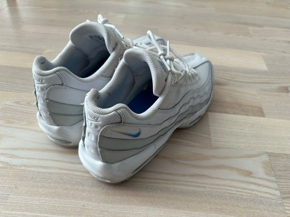 Sneakers Nike str 42