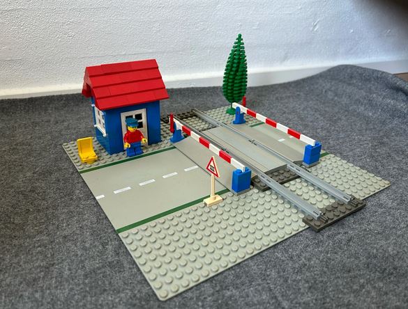 Lego Tog, 7834 Level Crossing