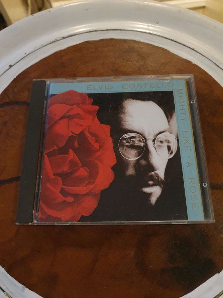 Elvis Costello: Mighty like a rose,