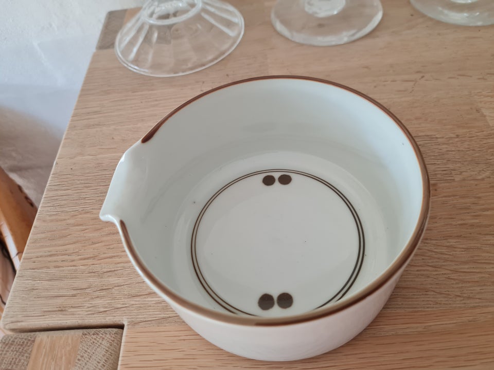 Porcelæn, Brun Domino, skål og