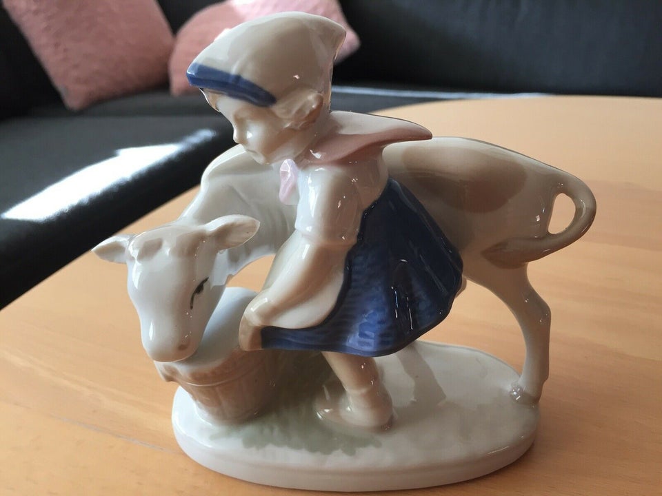 Tysk Porcelænsfigur Pige med Kalv