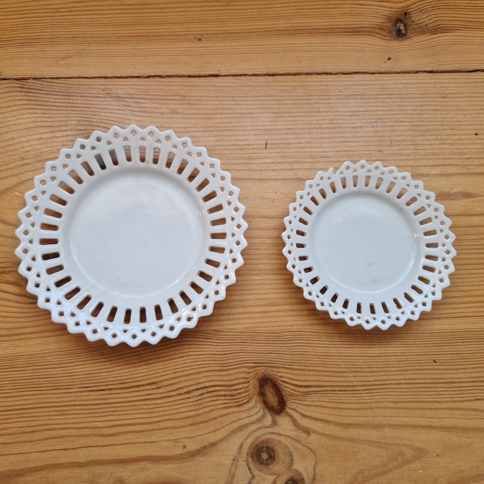 Porcelæn 2 fine underskåle