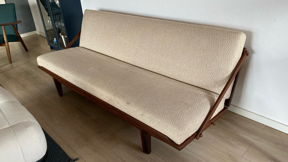 Poul M. Volther, Daybed, Briks