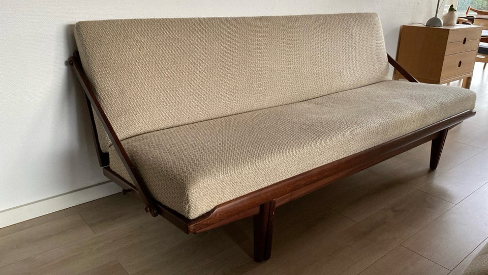 Poul M. Volther, Daybed, Briks