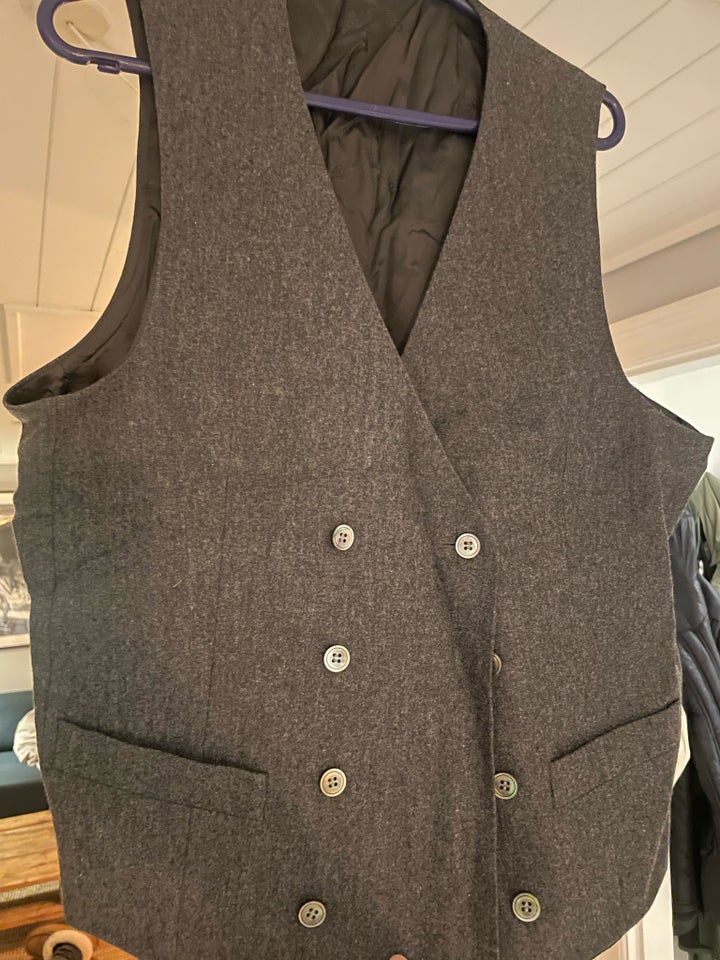 Vest, Oscar Jacobson, str. 48