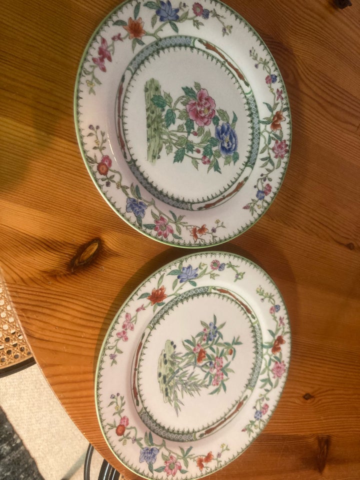 Porcelæn 2 tallerkener Ukendt