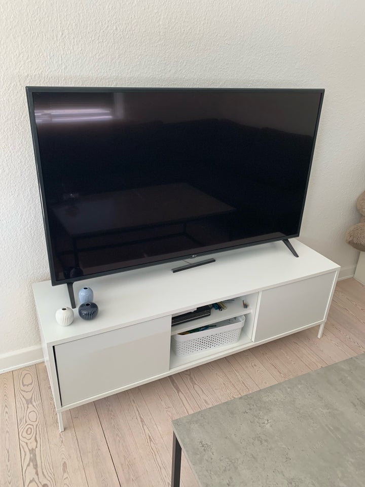 Tv bord b: 40 l: 138