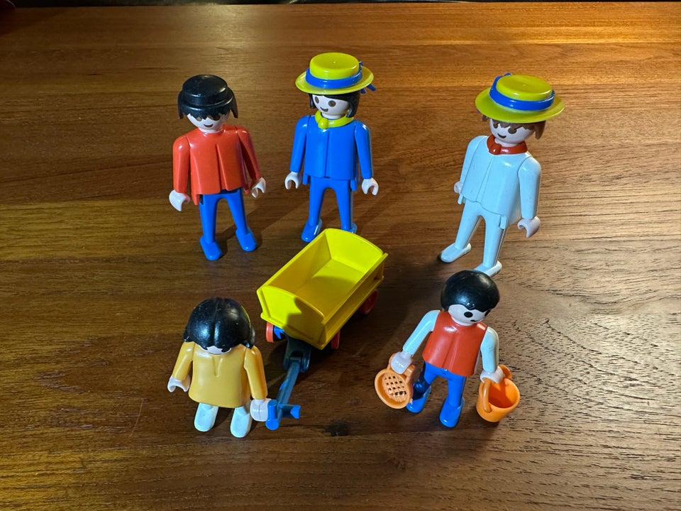 Playmobil, Familie tema,