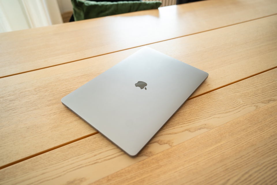 Apple MacBook Pro 16" 1TB,...