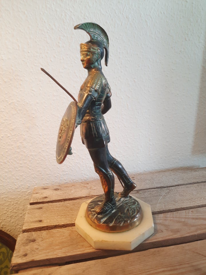 Figur bronze på marmor Ukendt