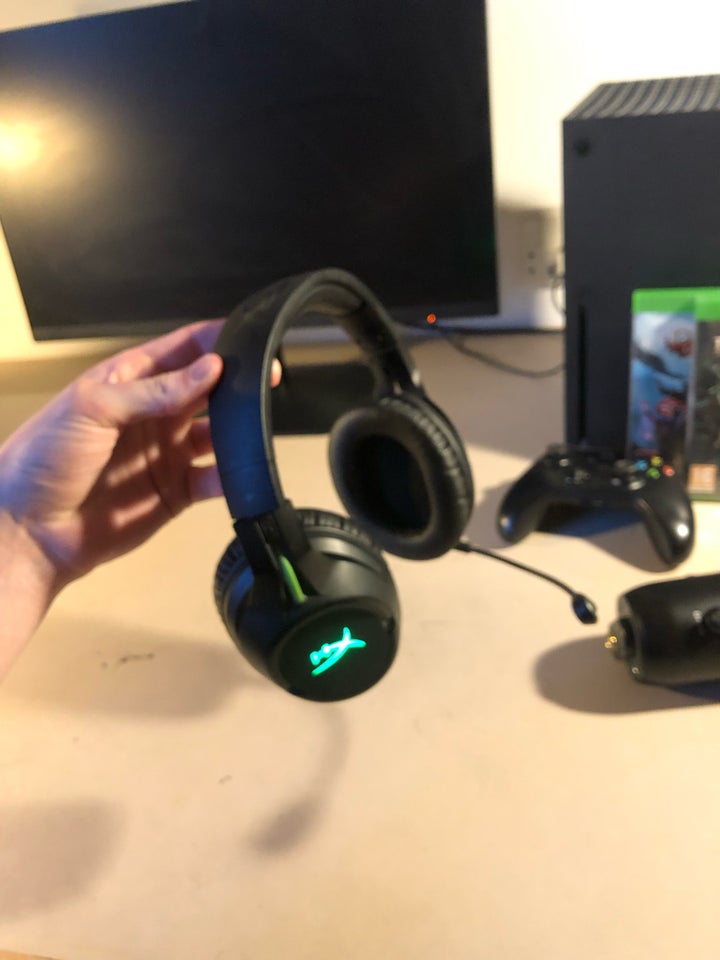 Xbox Series X, Headset , God