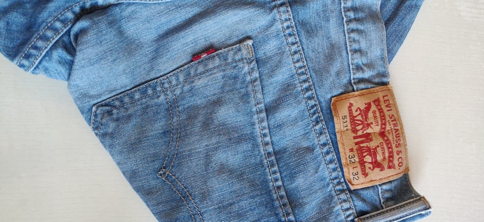 Jeans Levi's str 32