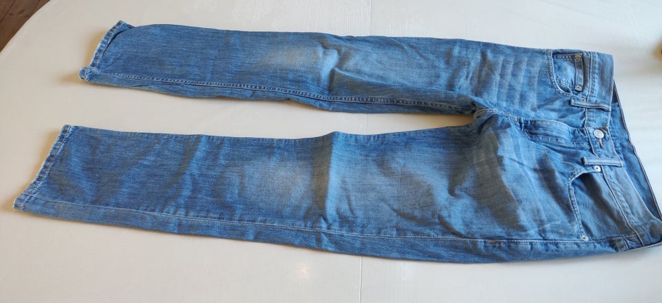 Jeans Levi's str 32