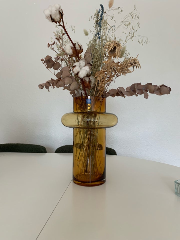 Tube vase, Lyngby