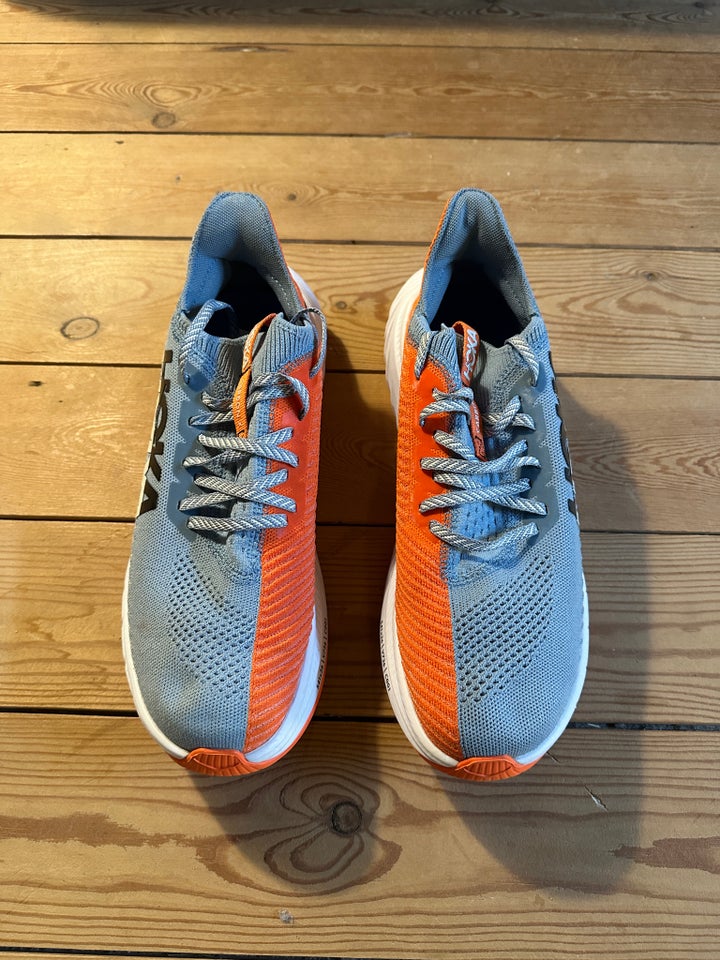 Løbesko, Carbon-sko, Hoka Carbon X