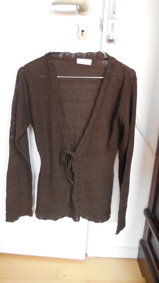 Cardigan, Yessica, str. 34