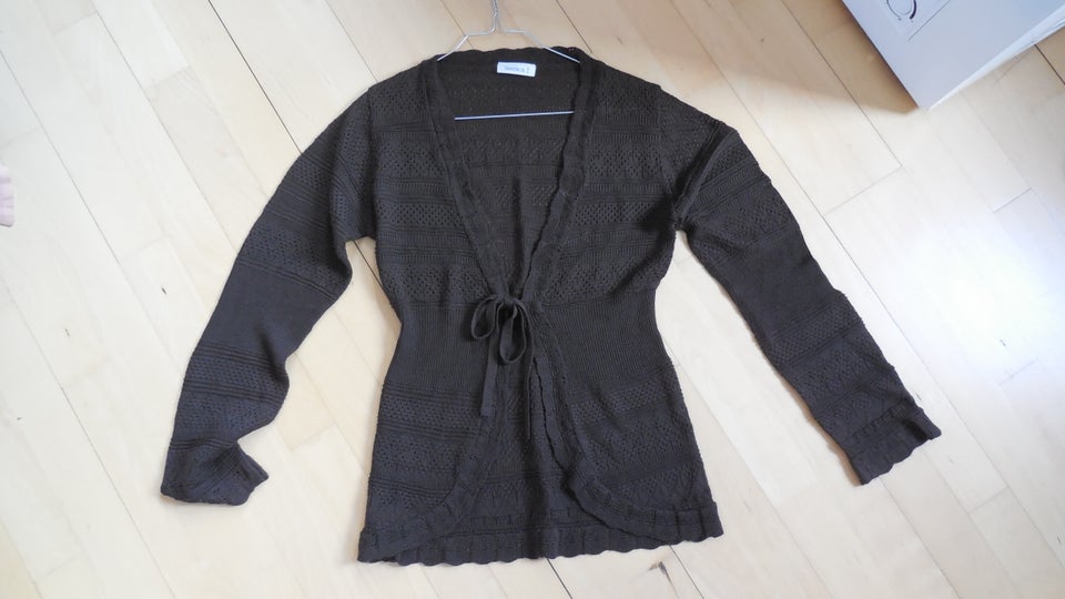 Cardigan, Yessica, str. 34