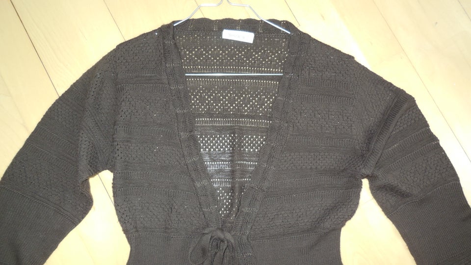 Cardigan, Yessica, str. 34