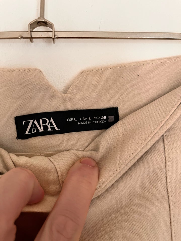 Chinos, Zara, str. 40