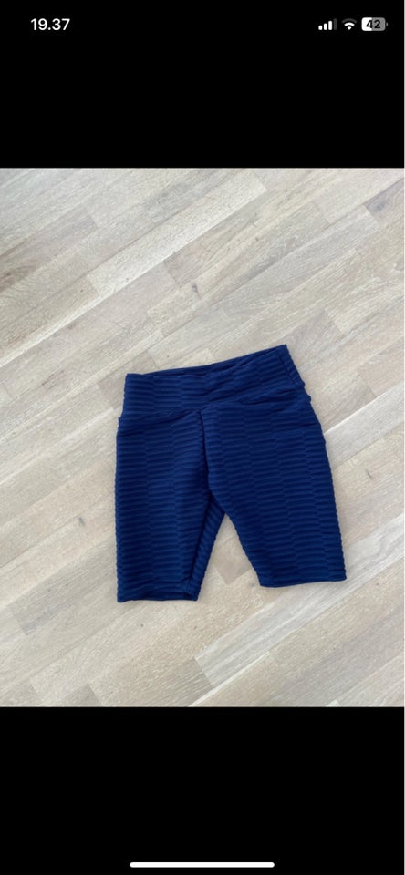 Shorts, Liberte, str. 38