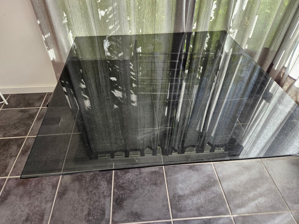 Glasbord, glas, b: 110 l: 110 h: 52