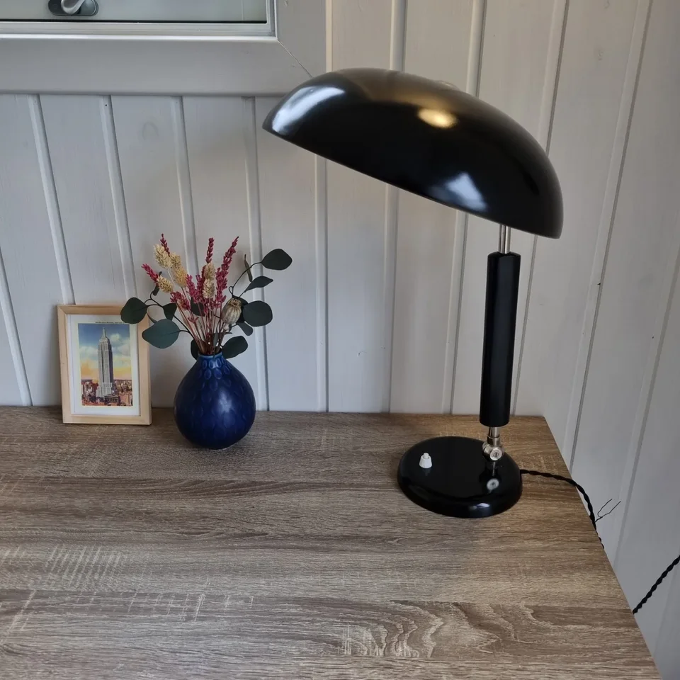 Anden arkitekt, Belmag, bordlampe