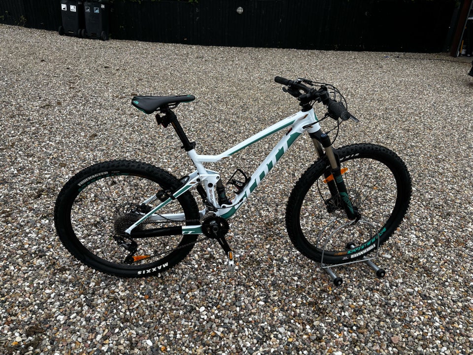 Scott Contessa Spark 750, full