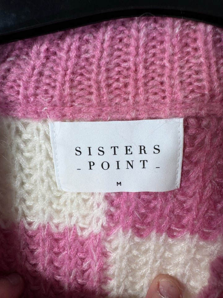 Sweater, Sisters Point , str. 38