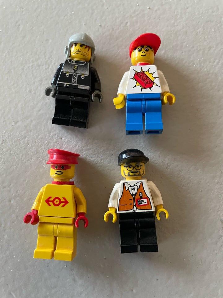 Lego blandet 4 ældre figurer