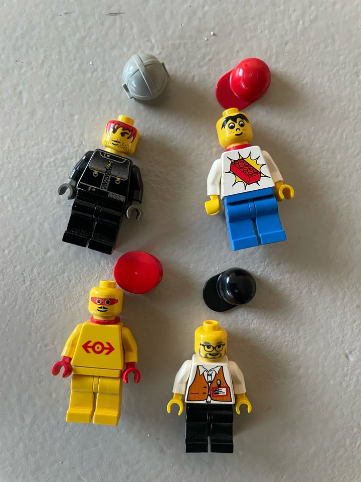 Lego blandet 4 ældre figurer