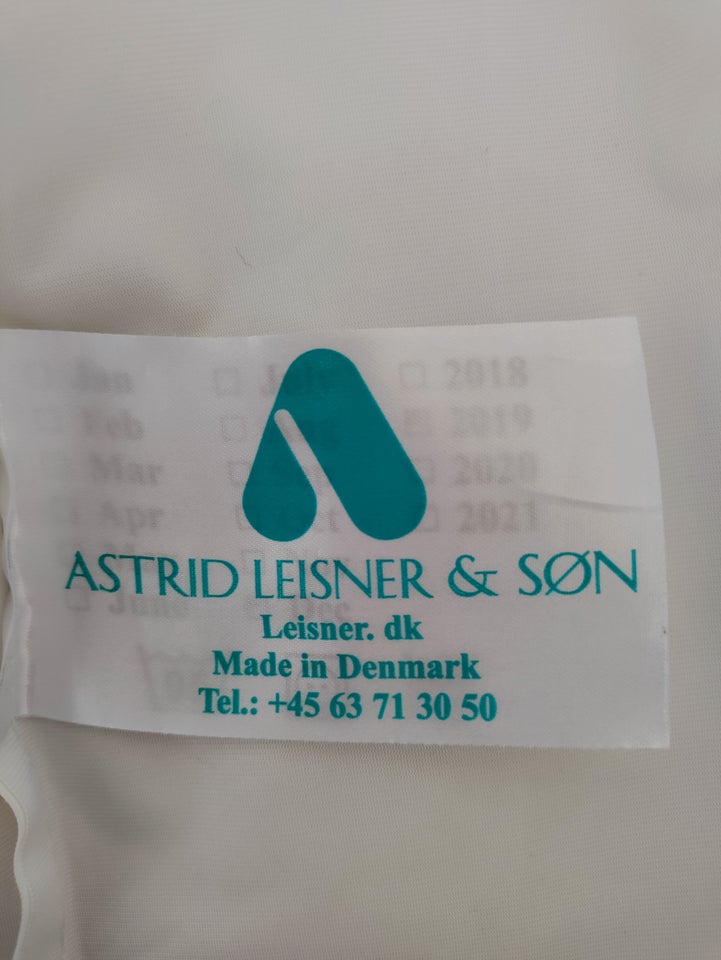 Sengetøj, Astrid Leisner og søn