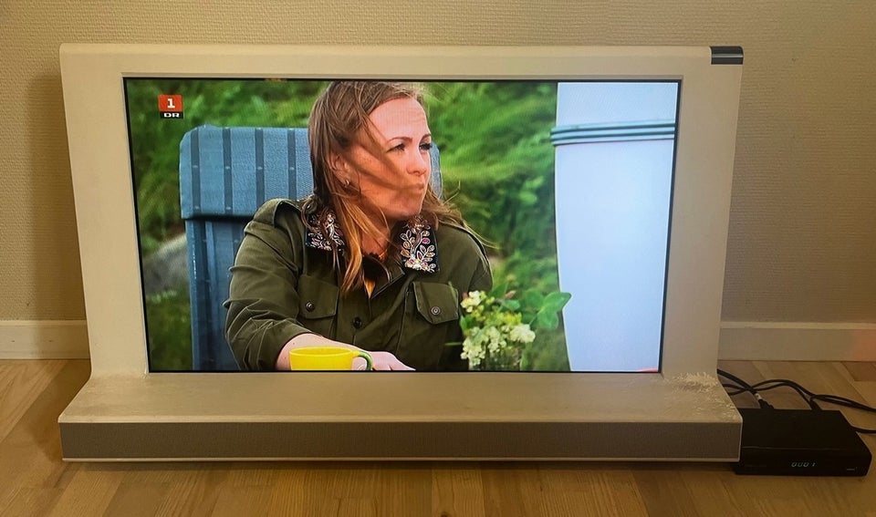 LCD Bang  Olufsen Beovision 8-32