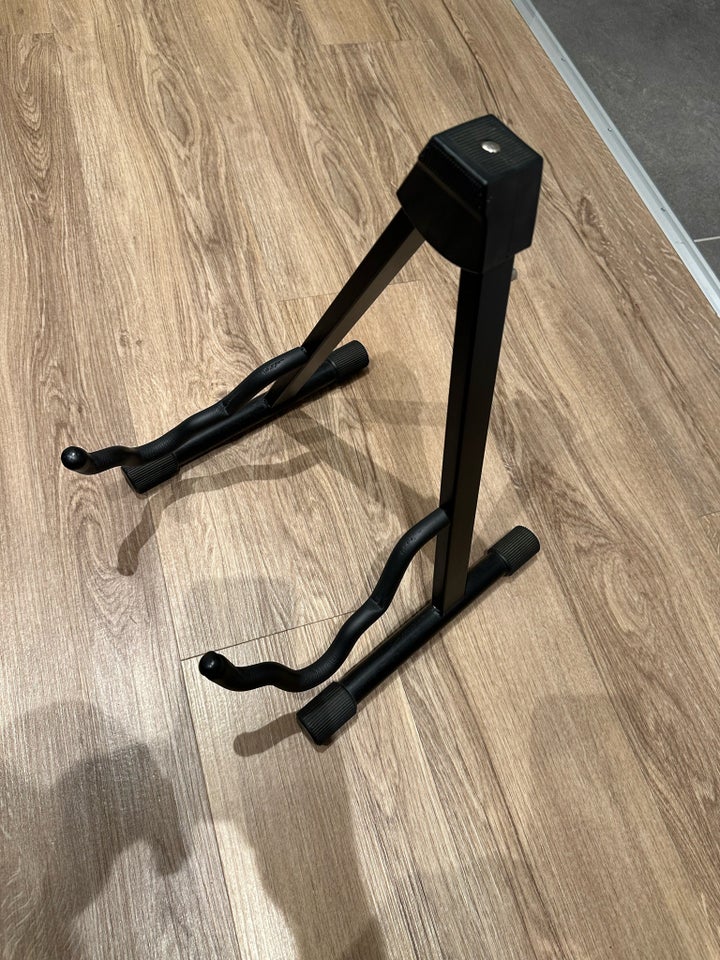 Guitar holder, Ukendt Ukendt