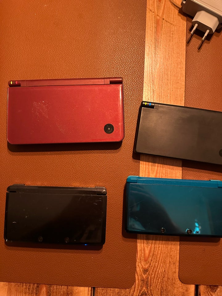 Nintendo DSI, Nintendo DSI, XL og